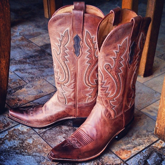 gorgeous lucchese cowboy boots