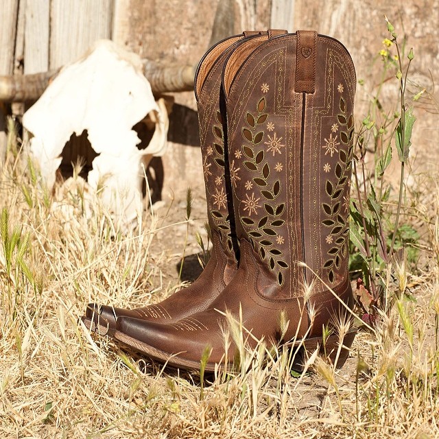 country livin by ariat cowboy boots